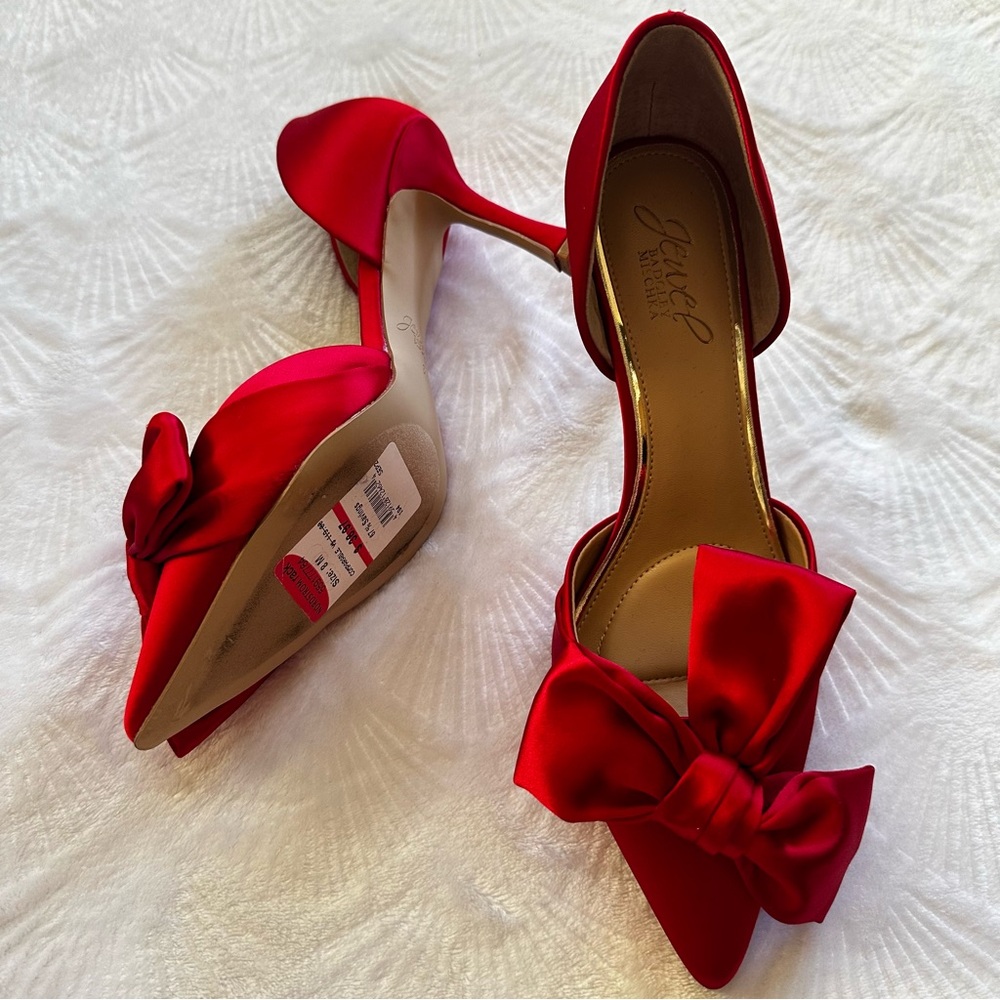 Jewel Badgley Mischka Red Satin Bow Heels - Picture 6 of 10